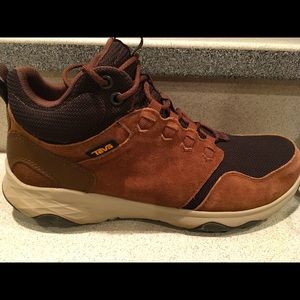 Mens Teva hiking boots